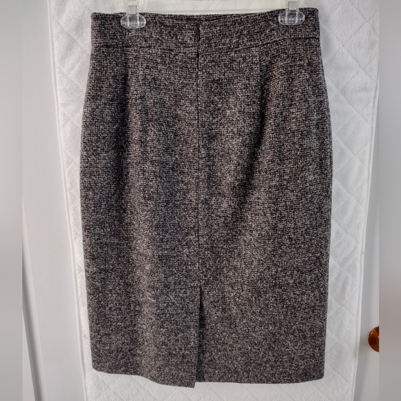 MaxMara women's high waisted wool blend pencil skirt. EUC. Size 10 (US). - Picture 6 of 12